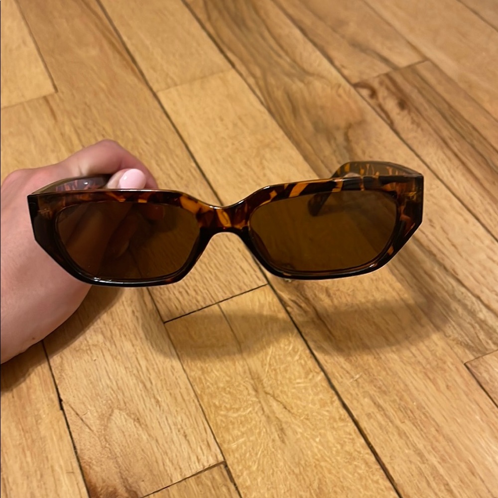 Princess polly winnick tortoise Shell Sunglasses